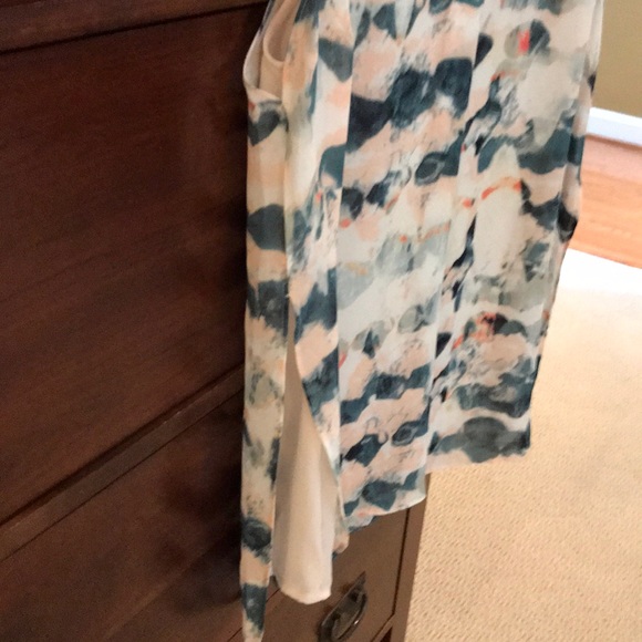 Multi colored v-neck sleeveless top - Picture 2 of 2